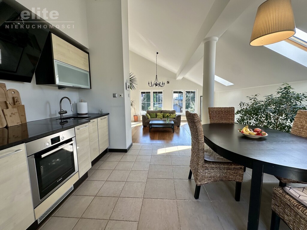 Warszewo klimatyczny dom o pow. całkowitej 330 m2 (28)