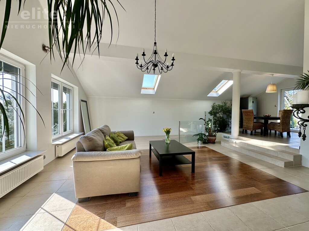 Warszewo klimatyczny dom o pow. całkowitej 330 m2 (2)