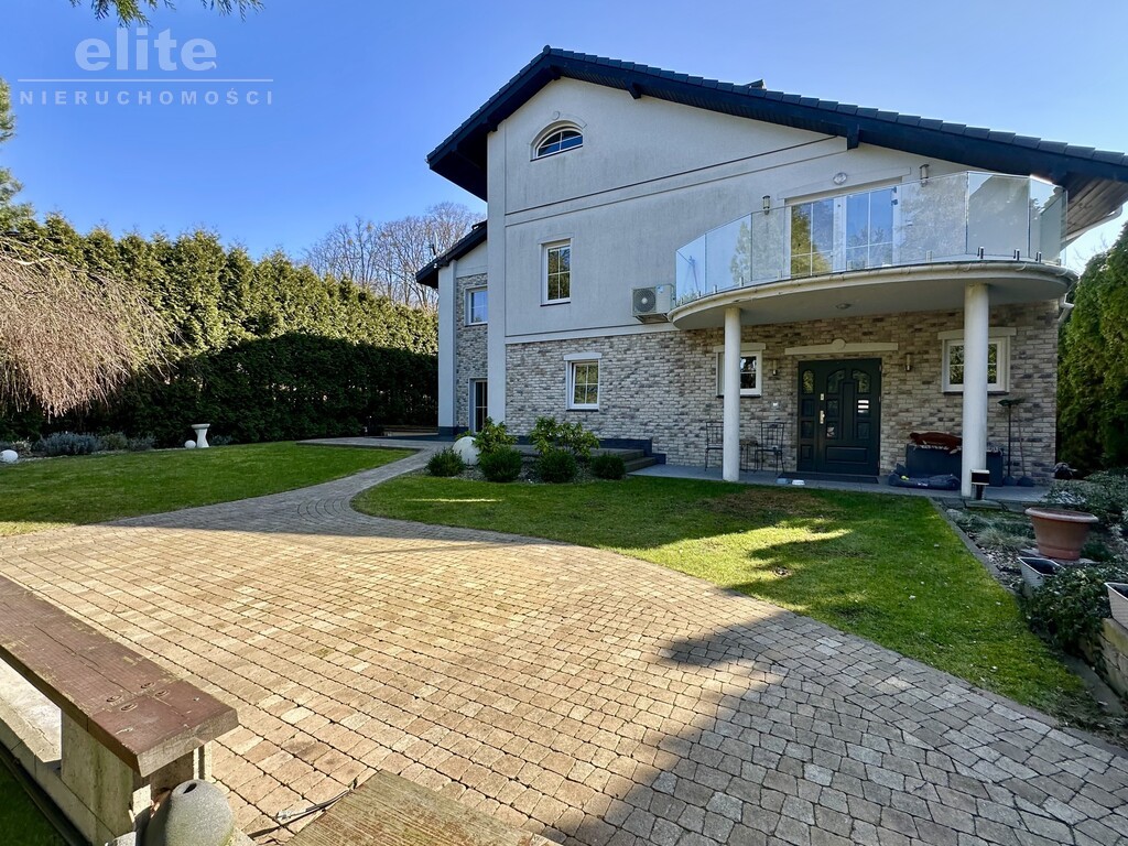 Warszewo klimatyczny dom o pow. całkowitej 330 m2 (22)