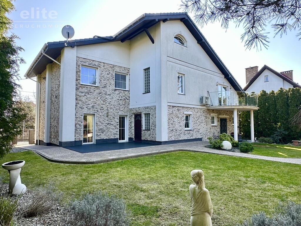 Warszewo klimatyczny dom o pow. całkowitej 330 m2 (19)