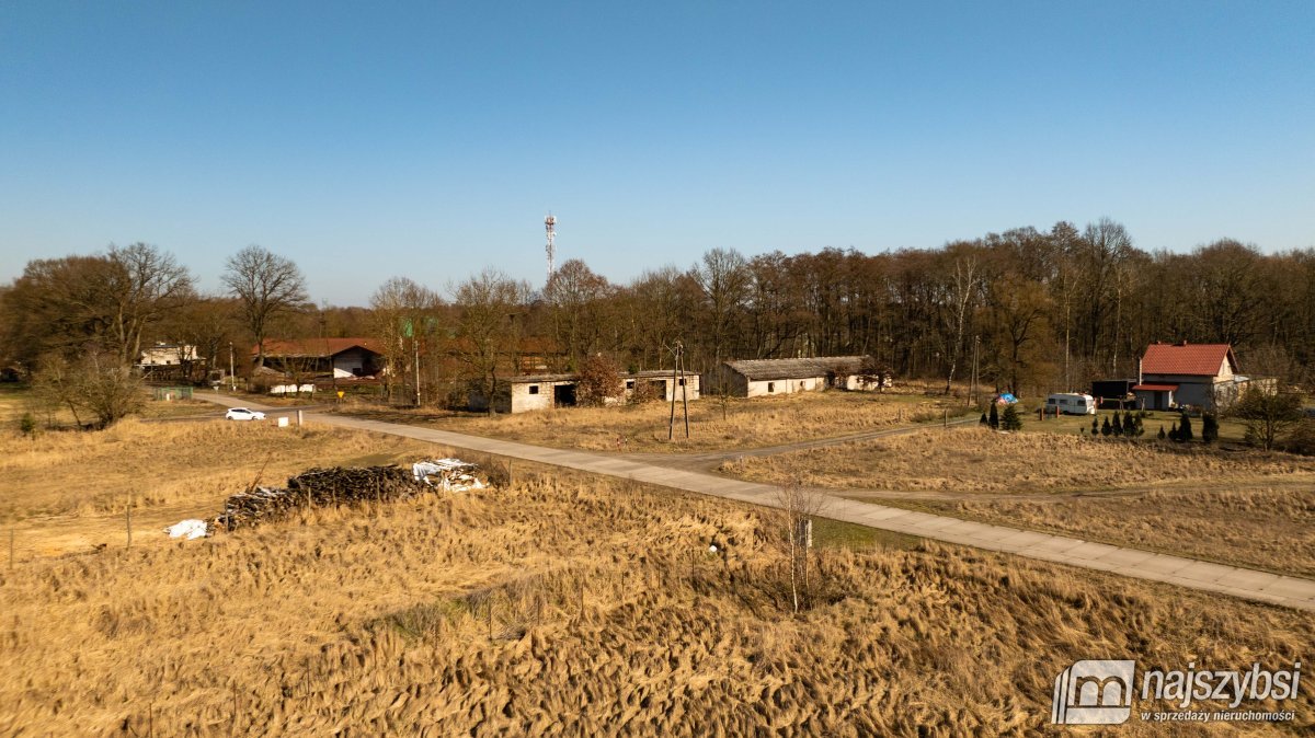 Stepnica - działka 5400m2 z zabudową magazynową (2)