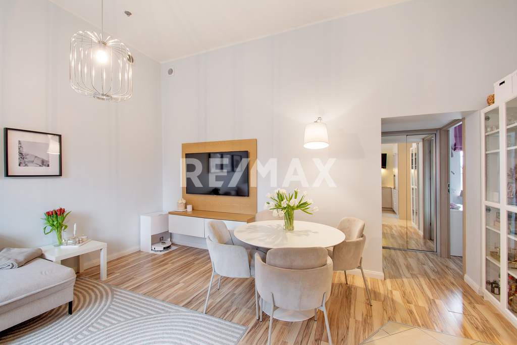 3 pokoje z garderobą- wysokie sufity, stylowe (9)