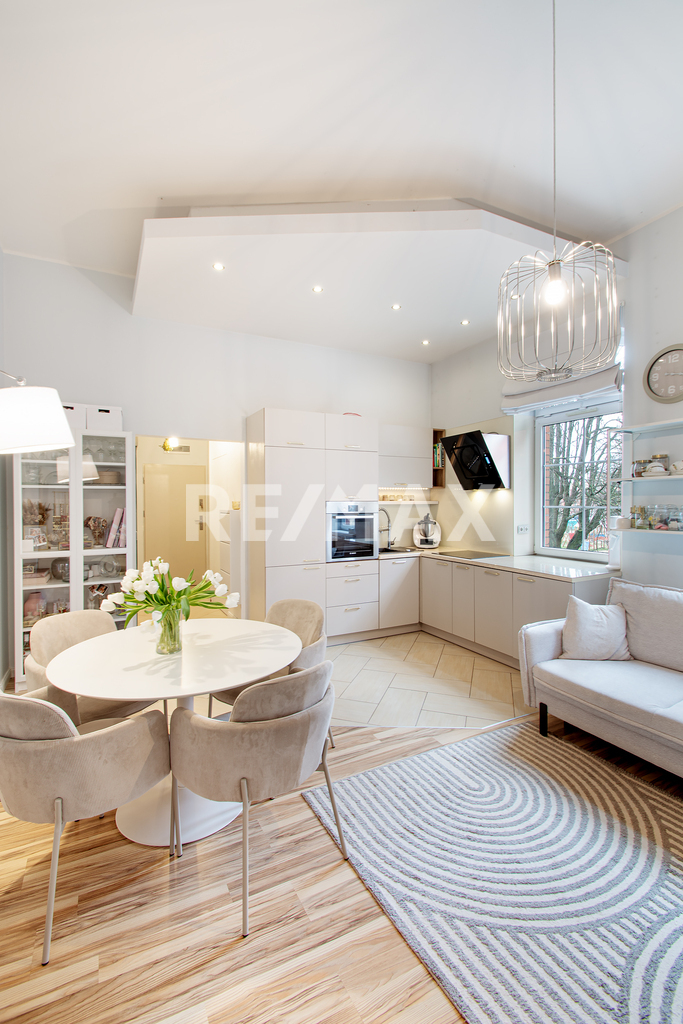 3 pokoje z garderobą- wysokie sufity, stylowe (12)