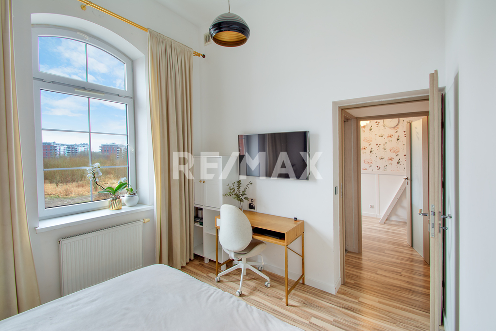 3 pokoje z garderobą- wysokie sufity, stylowe (14)