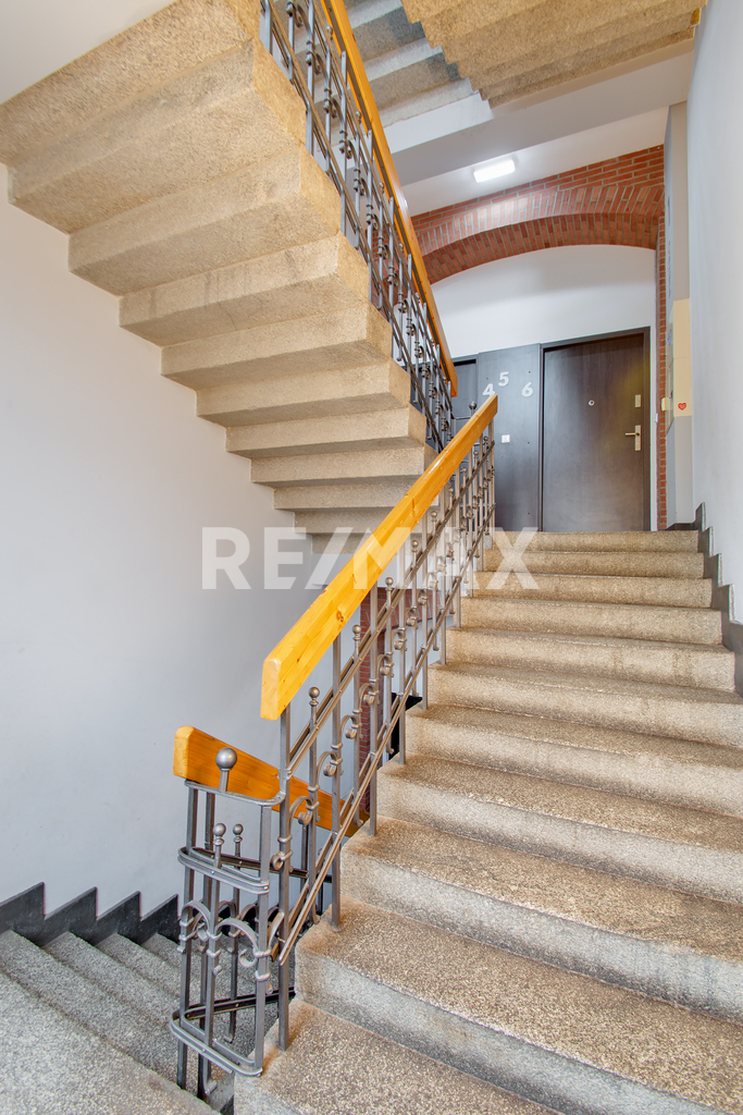 3 pokoje z garderobą- wysokie sufity, stylowe (17)