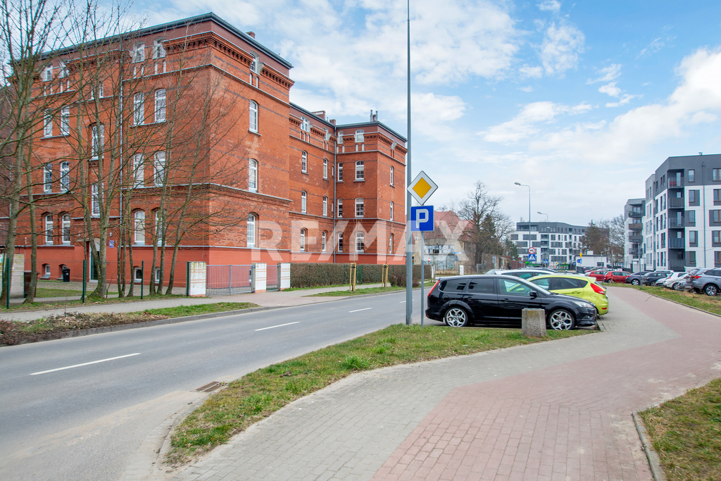 3 pokoje z garderobą- wysokie sufity, stylowe (18)