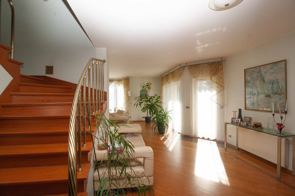 Piękny dom na Osowie z lokalem użytkowym (11)