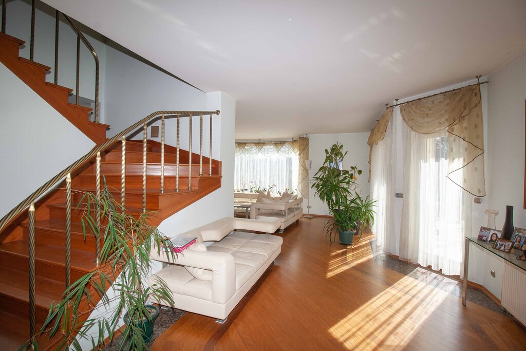 Piękny dom na Osowie z lokalem użytkowym (6)