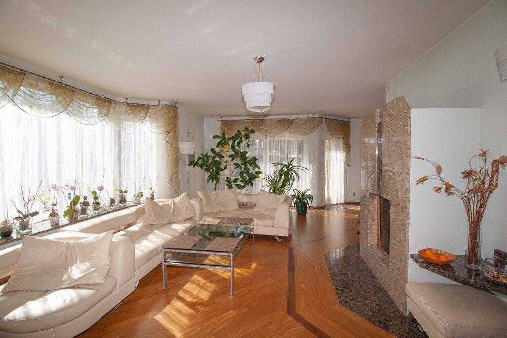 Piękny dom na Osowie z lokalem użytkowym (12)