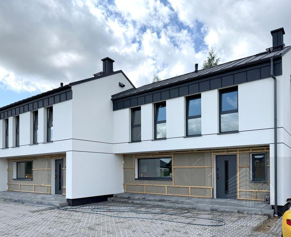 Nowoczesny dom w zabudowie bliźniaczej (1)