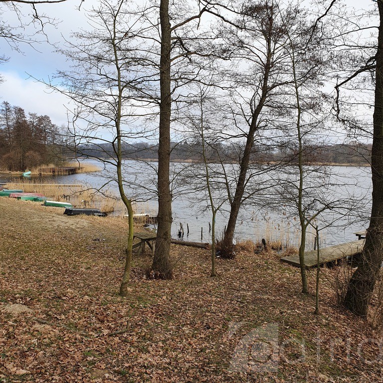 Działka- 3644 m2 nad jeziorem z warunkami zabudowy (1)
