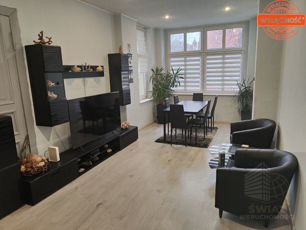 Na sprzedaż 4 pok.z balkonem na pierwszym piętrze. (1)