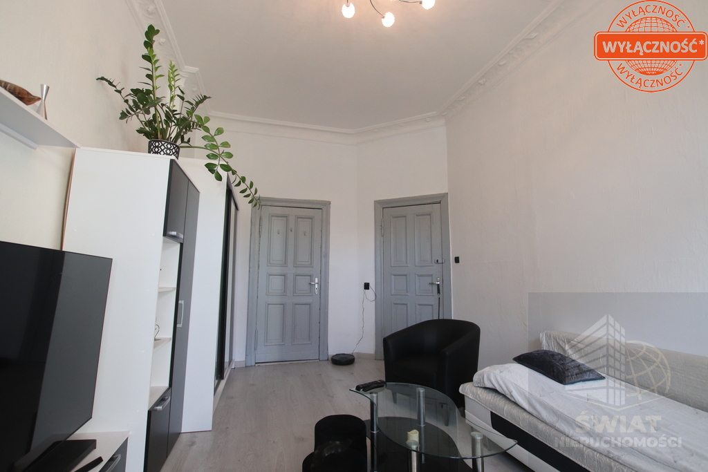 Na sprzedaż 4 pok.z balkonem na pierwszym piętrze. (11)