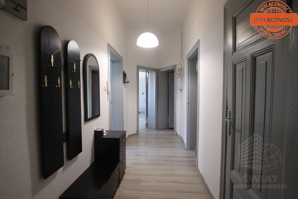 Na sprzedaż 4 pok.z balkonem na pierwszym piętrze. (22)