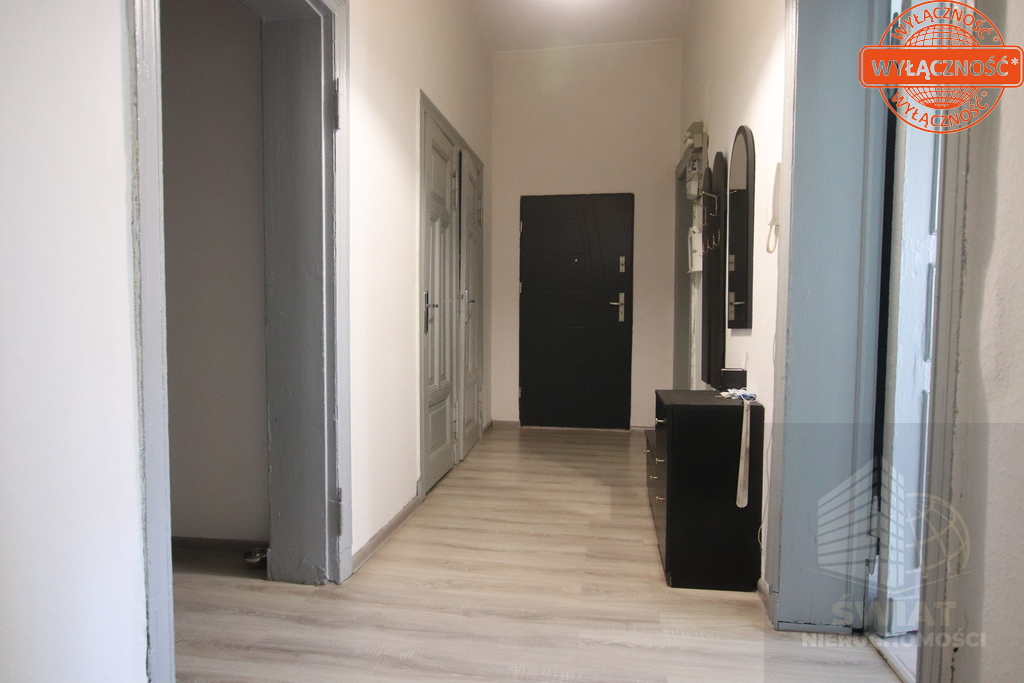 Na sprzedaż 4 pok.z balkonem na pierwszym piętrze. (24)