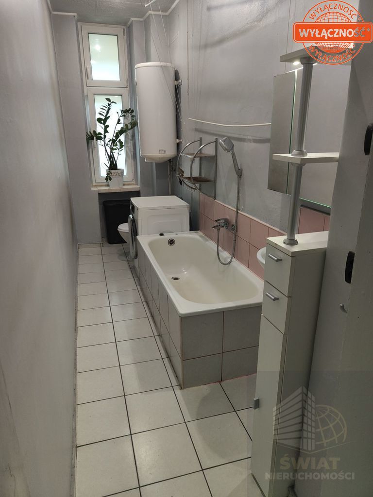 Na sprzedaż 4 pok.z balkonem na pierwszym piętrze. (28)