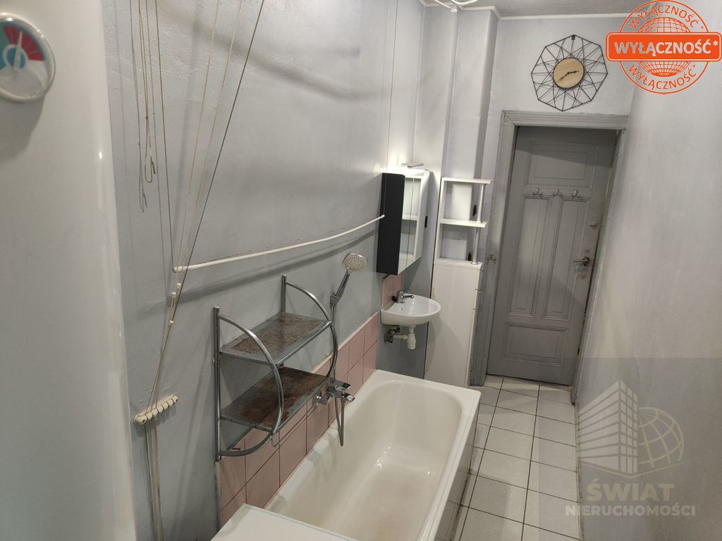 Na sprzedaż 4 pok.z balkonem na pierwszym piętrze. (29)