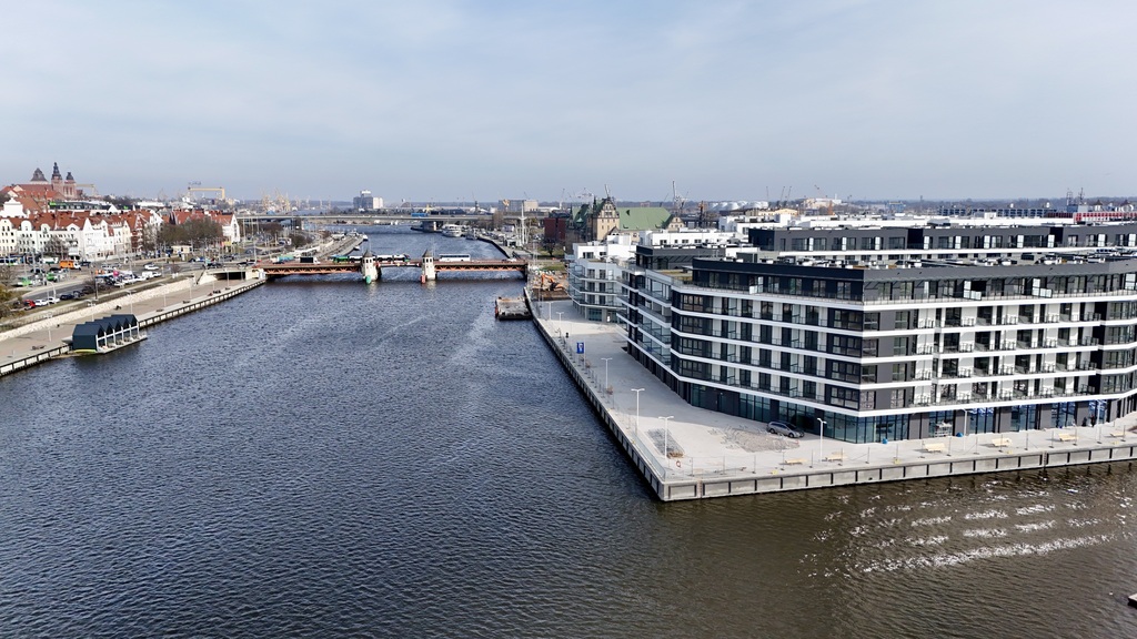 Piękny narożny Apartament w widokiem na Ordę! (13)