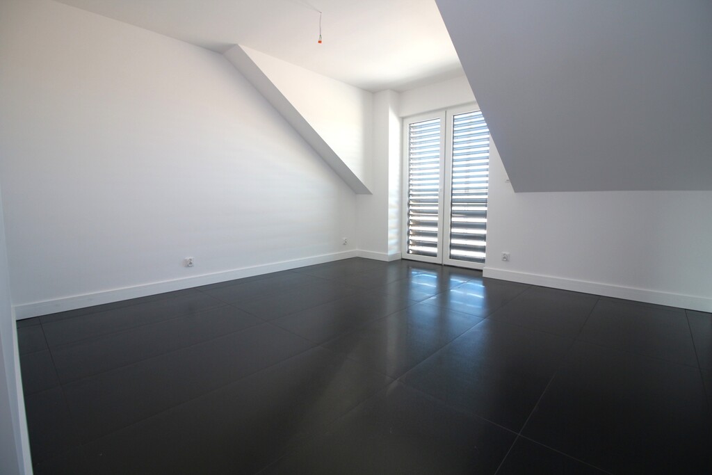 Dom w zabudowie bliźniaczej  na wynajem (8)