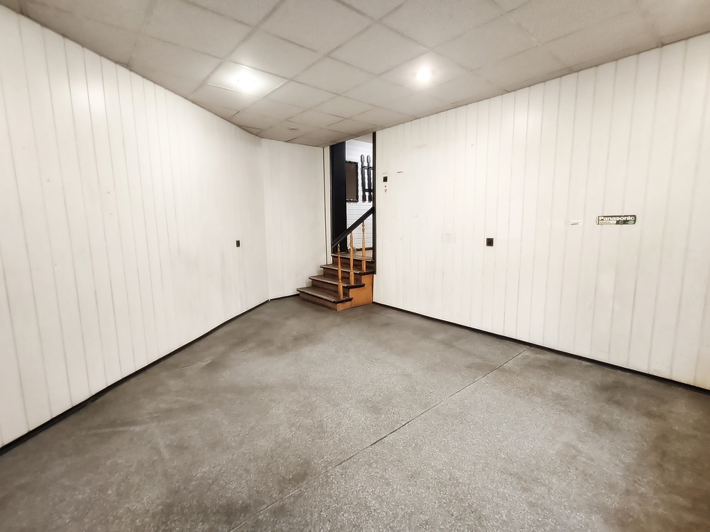 Nowa cena -lokal narożny o pow. 60,62 m2 z witryną (4)