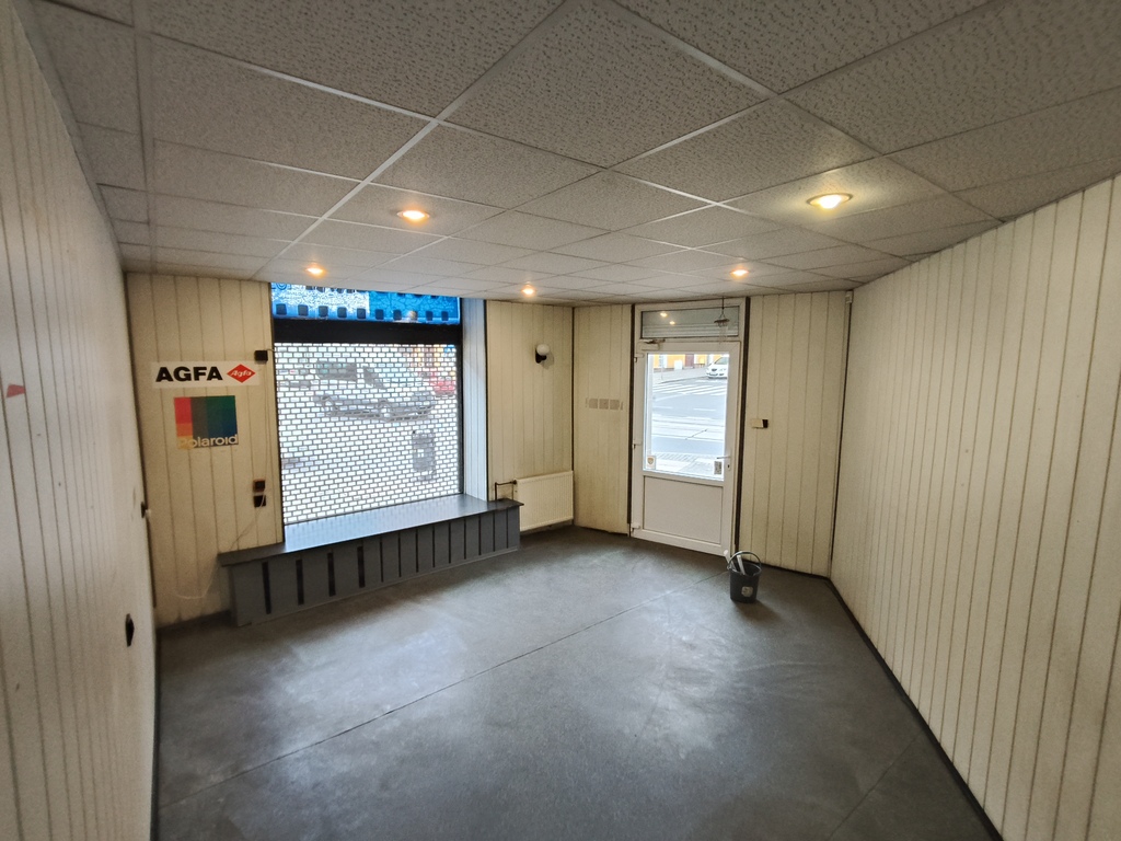 Nowa cena -lokal narożny o pow. 60,62 m2 z witryną (10)