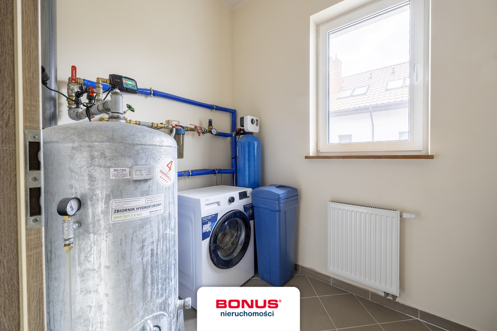 Bliźniak łączony garażami w Dobrej 410m2 ogrodu (12)