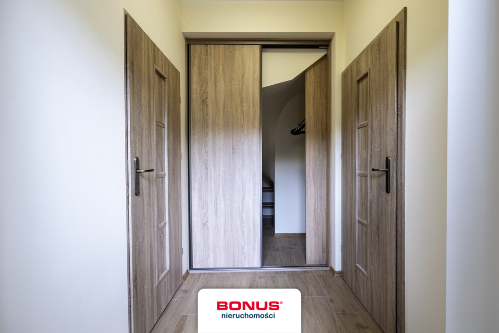 Bliźniak łączony garażami w Dobrej 410m2 ogrodu (13)