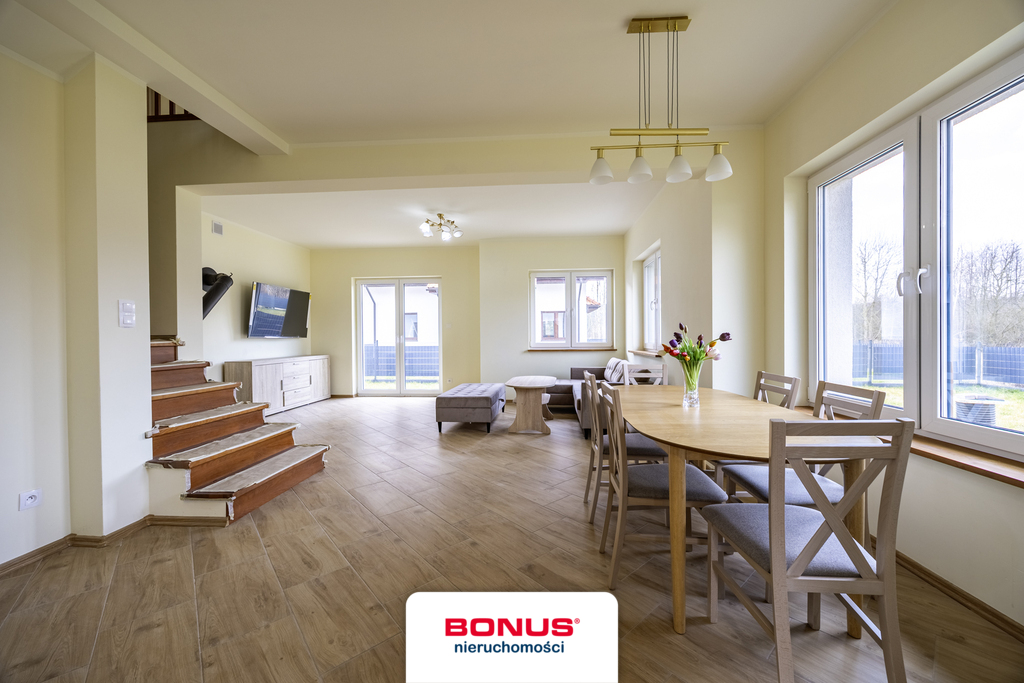 Bliźniak łączony garażami w Dobrej 410m2 ogrodu (17)