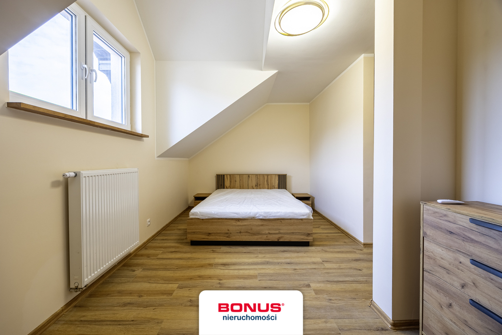 Bliźniak łączony garażami w Dobrej 410m2 ogrodu (20)