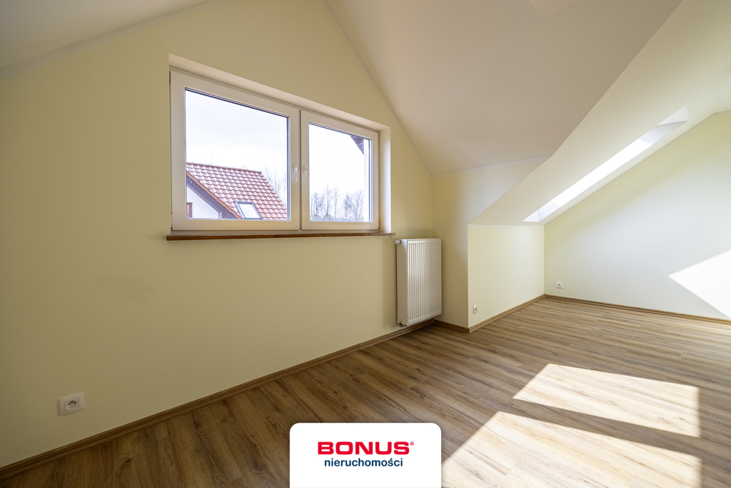 Bliźniak łączony garażami w Dobrej 410m2 ogrodu (25)