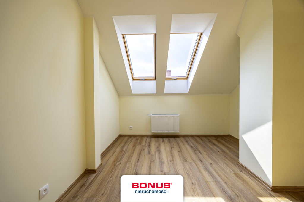 Bliźniak łączony garażami w Dobrej 410m2 ogrodu (26)