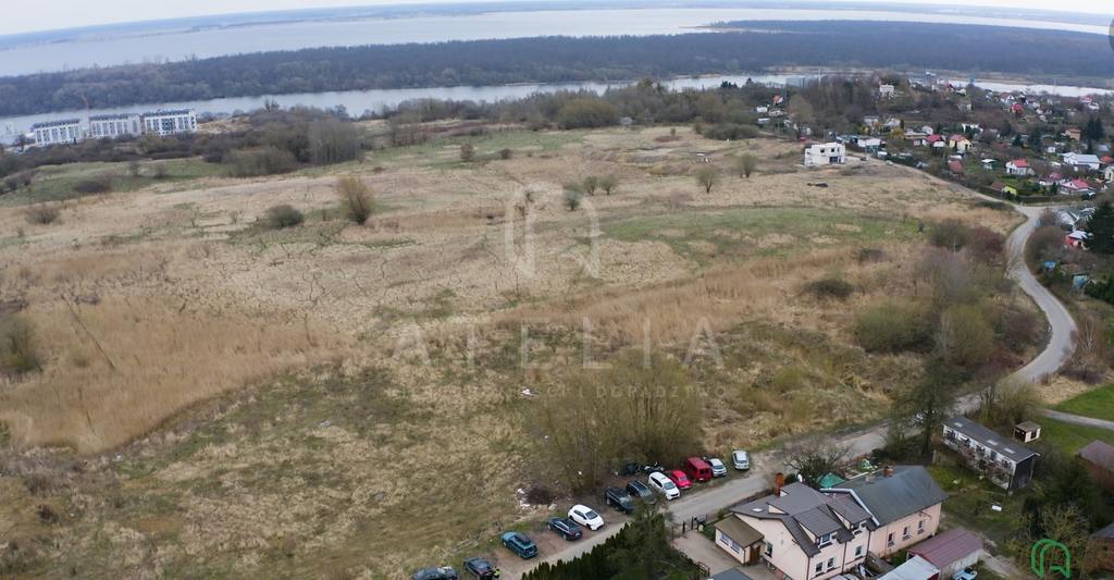 Duża działka budowlana na sprzedaż (1)