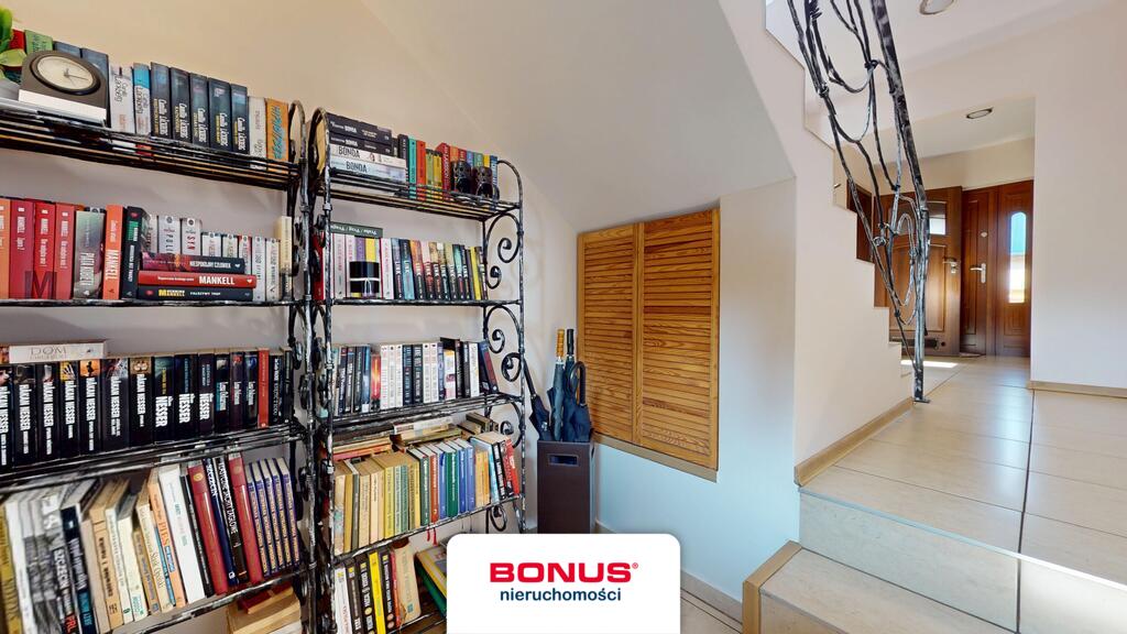 Pięknie położony dom niemal nad samym Zalewem! (12)