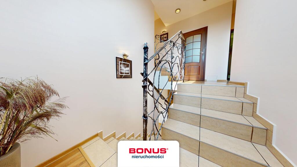 Pięknie położony dom niemal nad samym Zalewem! (13)