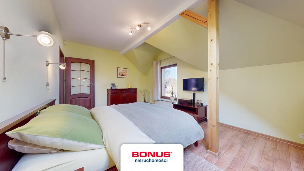 Pięknie położony dom niemal nad samym Zalewem! (17)