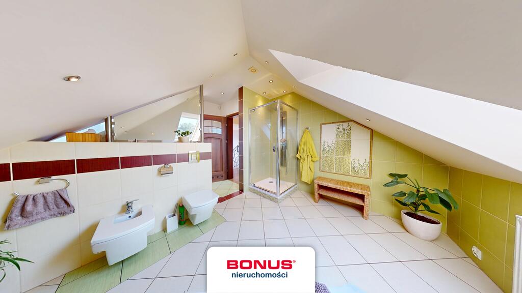 Pięknie położony dom niemal nad samym Zalewem! (19)