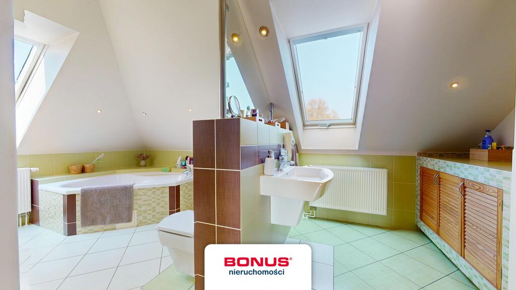 Pięknie położony dom niemal nad samym Zalewem! (20)