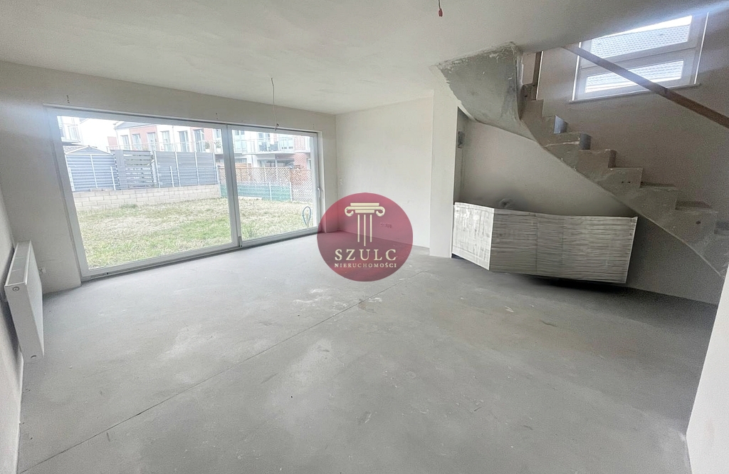 Na sprzedaż  nowy szeregowiec z dużym ogródkiem. (3)