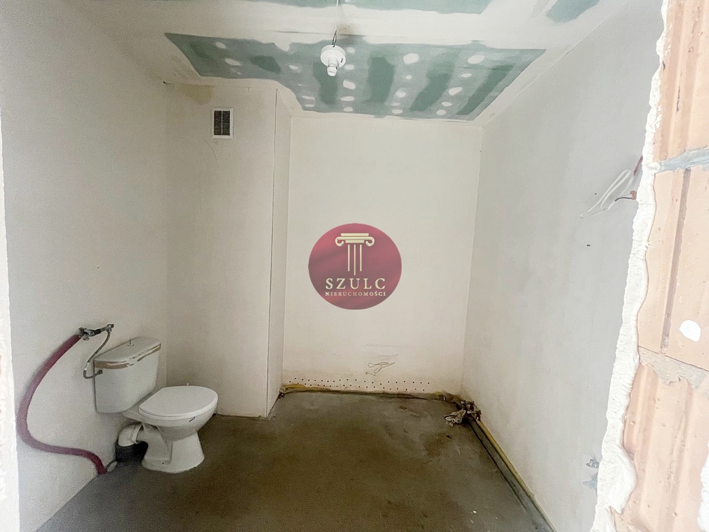 Na sprzedaż  nowy szeregowiec z dużym ogródkiem. (8)