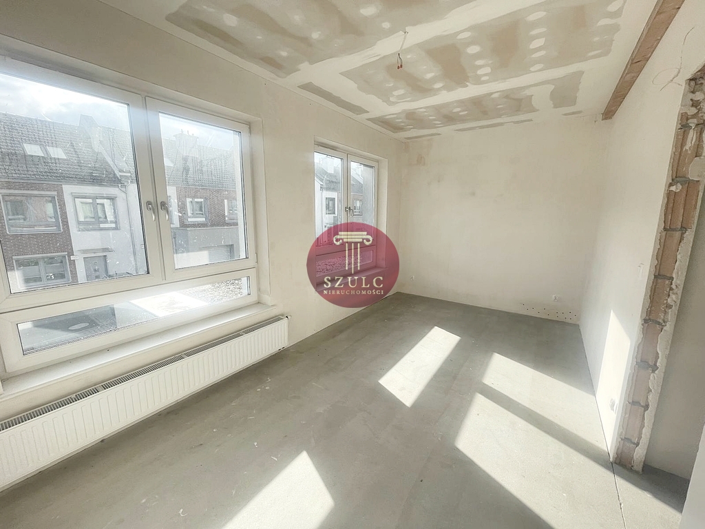 Na sprzedaż  nowy szeregowiec z dużym ogródkiem. (6)