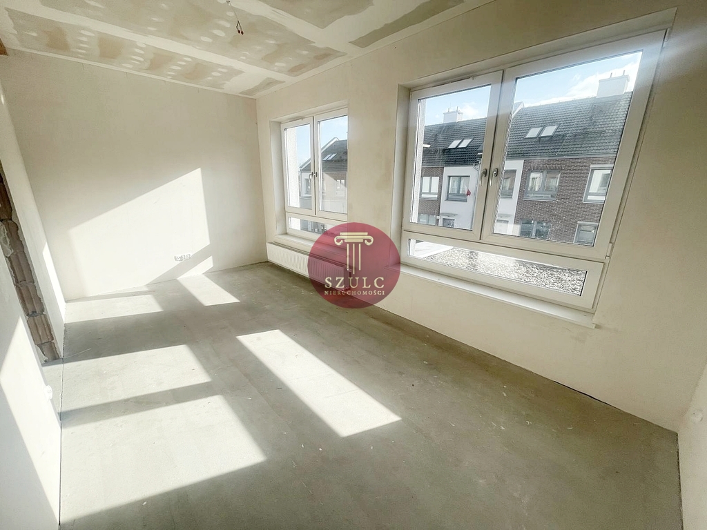 Na sprzedaż  nowy szeregowiec z dużym ogródkiem. (7)