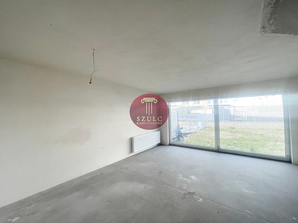 Na sprzedaż  nowy szeregowiec z dużym ogródkiem. (4)