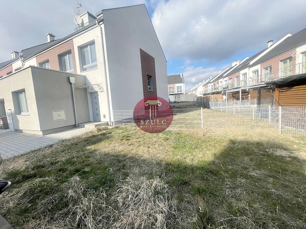 Na sprzedaż  nowy szeregowiec z dużym ogródkiem. (2)