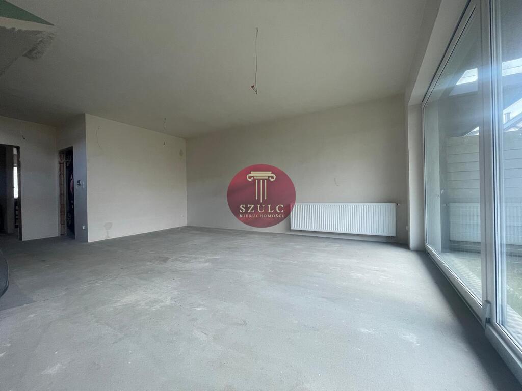 Na sprzedaż  nowy szeregowiec z dużym ogródkiem. (10)