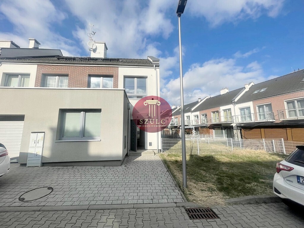 Na sprzedaż  nowy szeregowiec z dużym ogródkiem. (1)