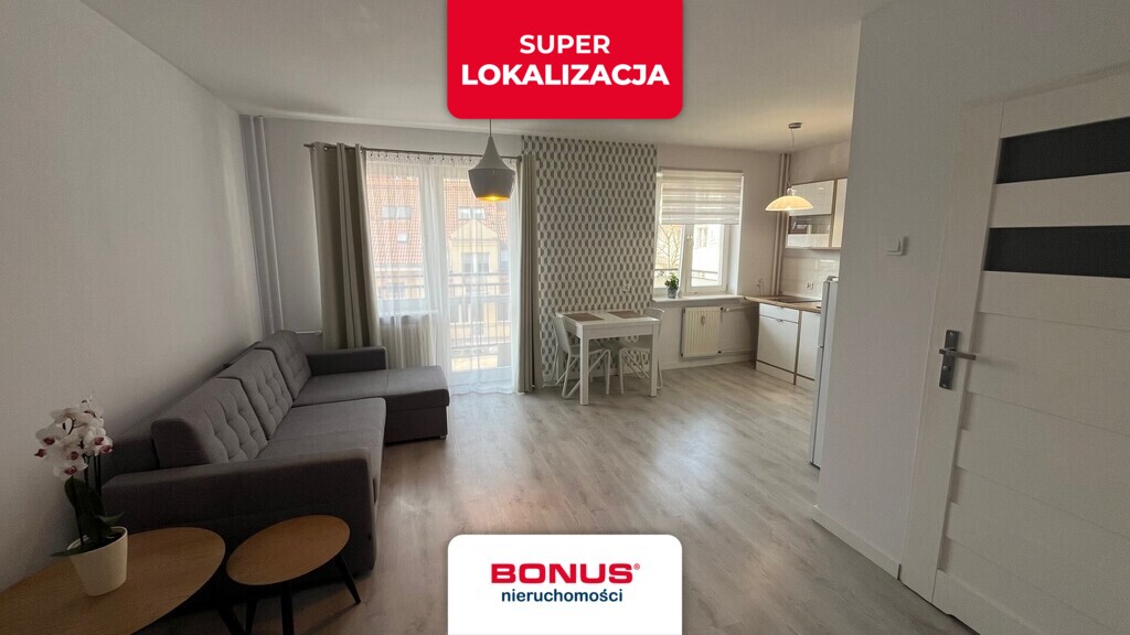 Ładna kawalerka z dużym balkonem (1)