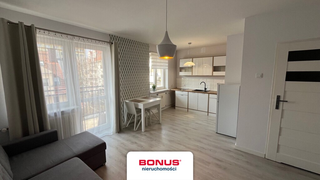 Ładna kawalerka z dużym balkonem (2)