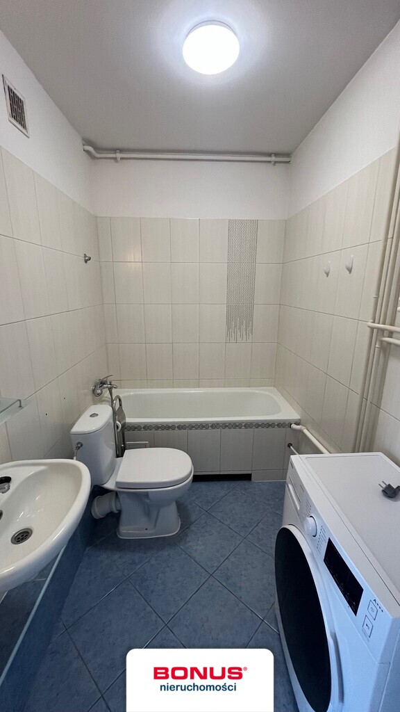 Ładna kawalerka z dużym balkonem (5)