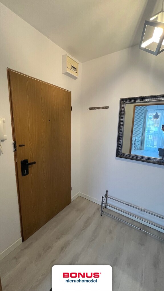 Ładna kawalerka z dużym balkonem (8)