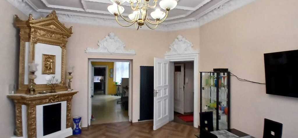 Klimatyczne mieszkanie w kamienicy w centrum (1)